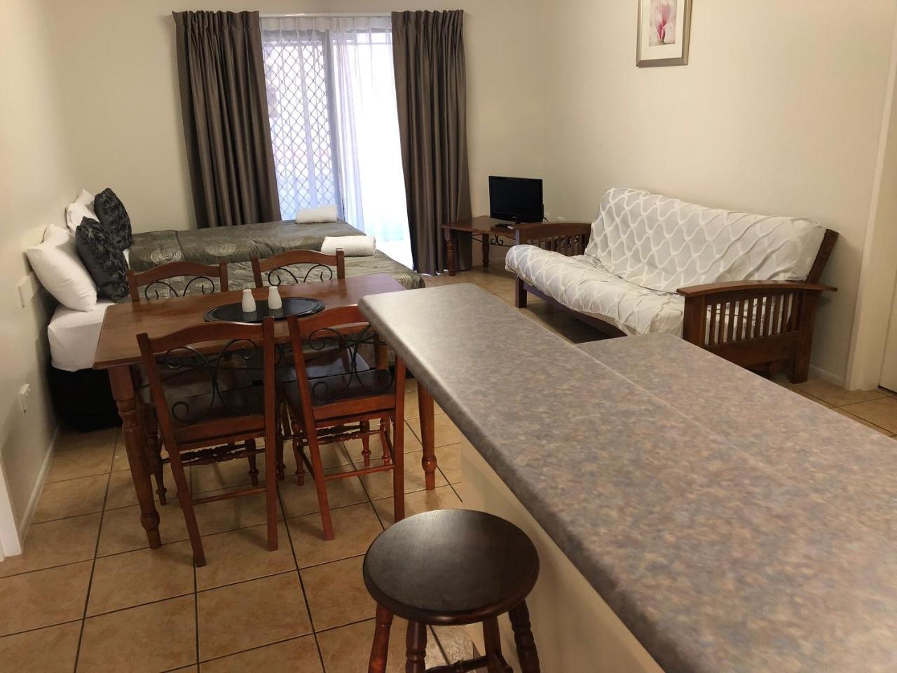 True Blue Motor Inn Rockhampton Esterno foto
