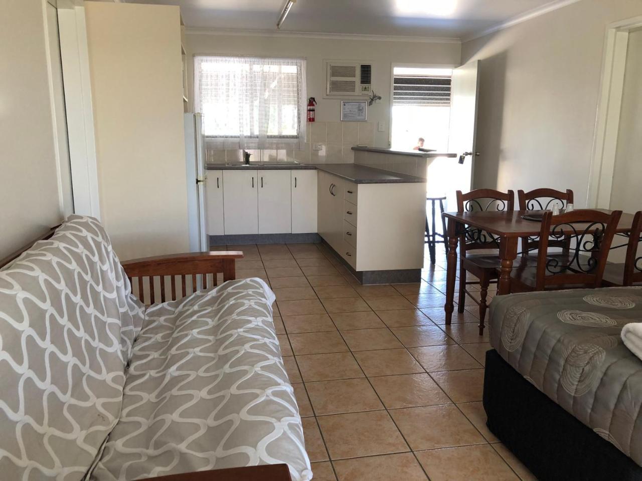 True Blue Motor Inn Rockhampton Esterno foto