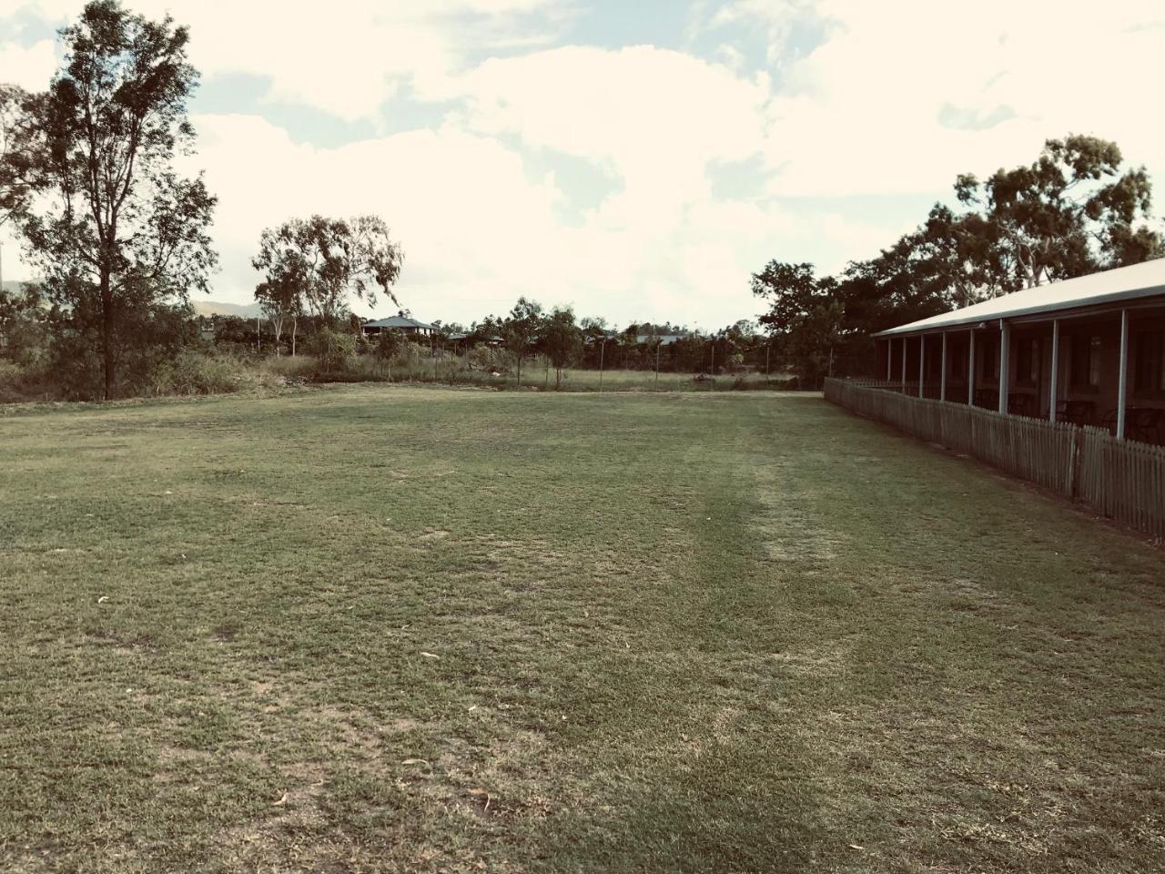 True Blue Motor Inn Rockhampton Esterno foto